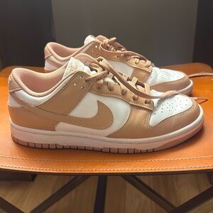 NIKE DUNK low rose color. 8.5